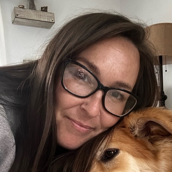 Profile Picture of Michelle Vesterby (@mvesterby) on Poshmark