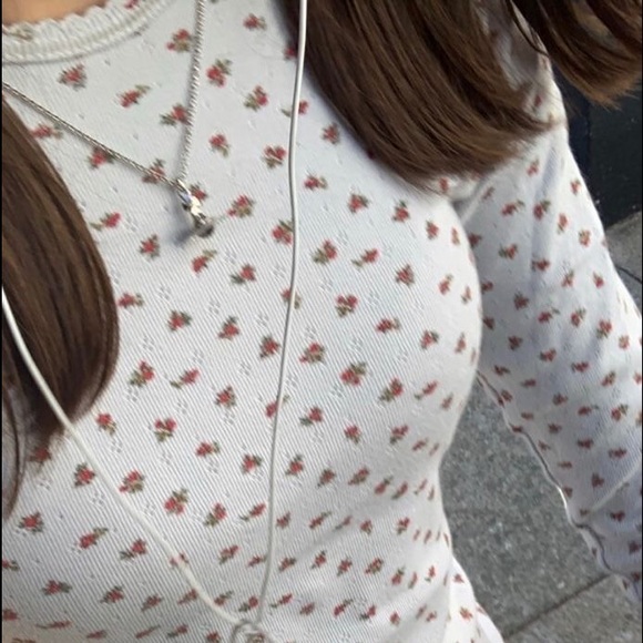 Profile Picture of Rosie Aleman (@midrosie) on Poshmark