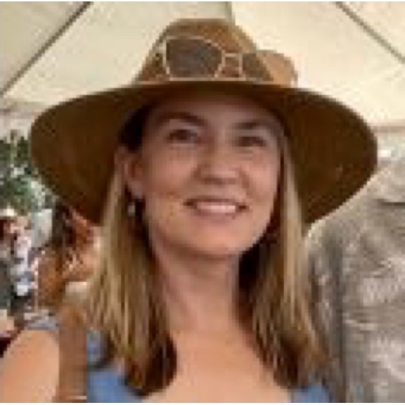 Profile Picture of Shannon Campbell (@shan_del) on Poshmark