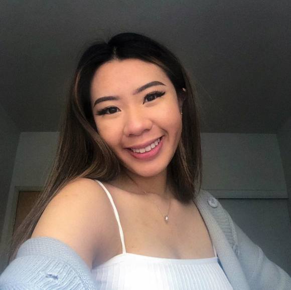 Profile Picture of Anna Trinh (@chanyeolsbabe) on Poshmark