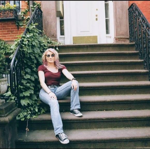 Haley Burger - Poshmark Profile Picture of Haley Burger (@adreamingwolf) on Poshmark