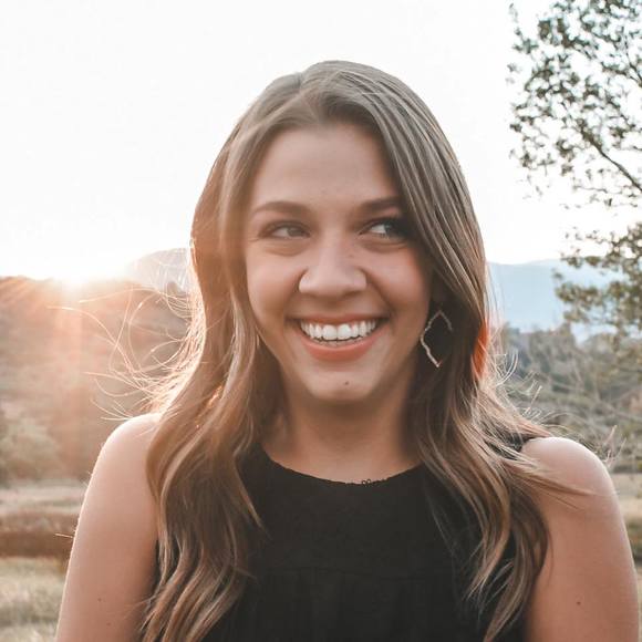 Profile Picture of Paige Moore (@anitapaige98) on Poshmark