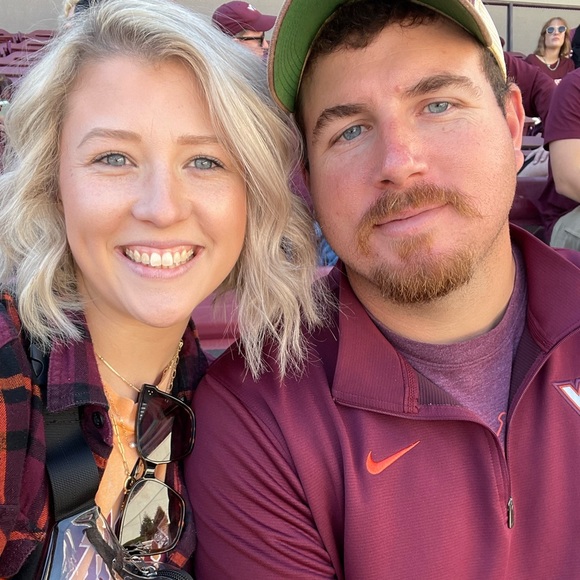 Profile Picture of Olivia Rasnick (@livdeeraz) on Poshmark