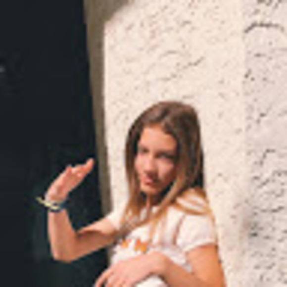 Profile Picture of Jenna Garvert (@jennagarvert) on Poshmark