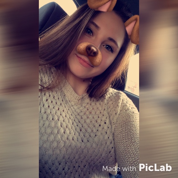 Profile Picture of Courtney Dahlen (@courtneydahlen) on Poshmark