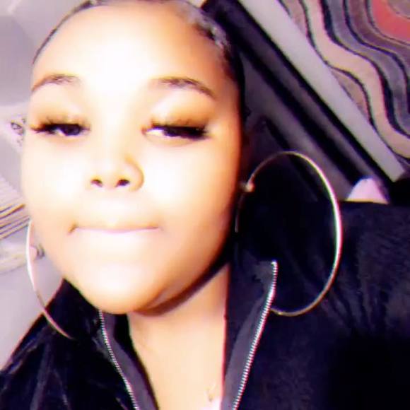 Profile Picture of Sequaia Charnise (@sequaiacharnise) on Poshmark