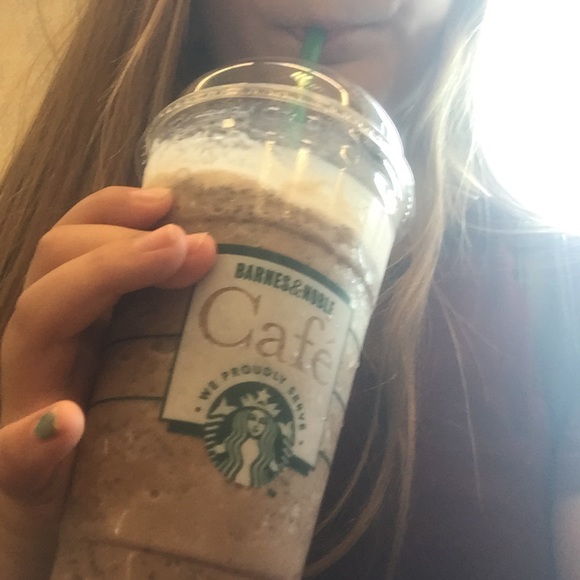 Profile Picture of Paige Tefft (@paigetefft) on Poshmark
