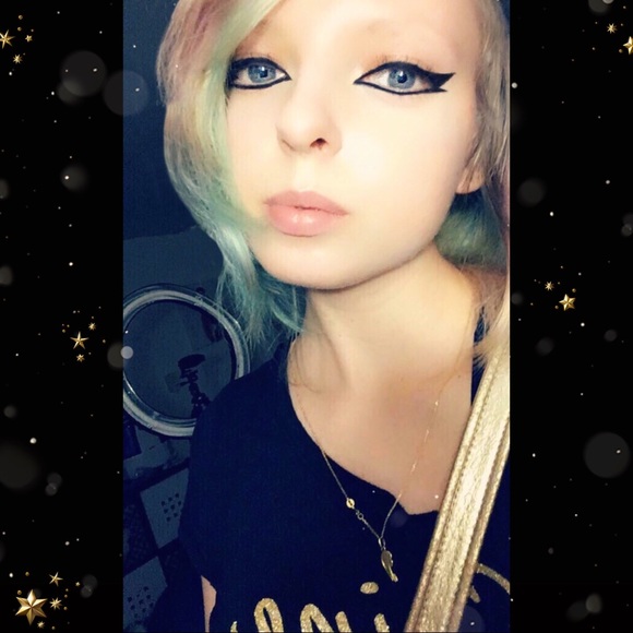 Profile Picture of Natalie Dmochowski (@nataliae777) on Poshmark
