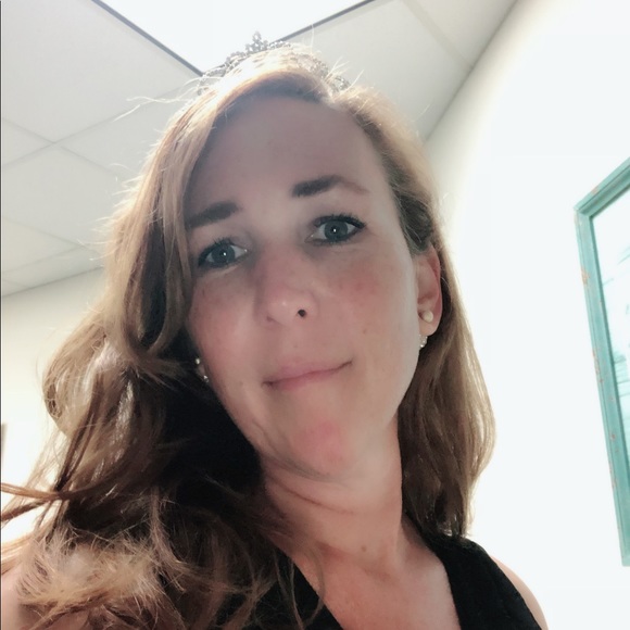 Profile Picture of Krista Barnby (@barnby3) on Poshmark