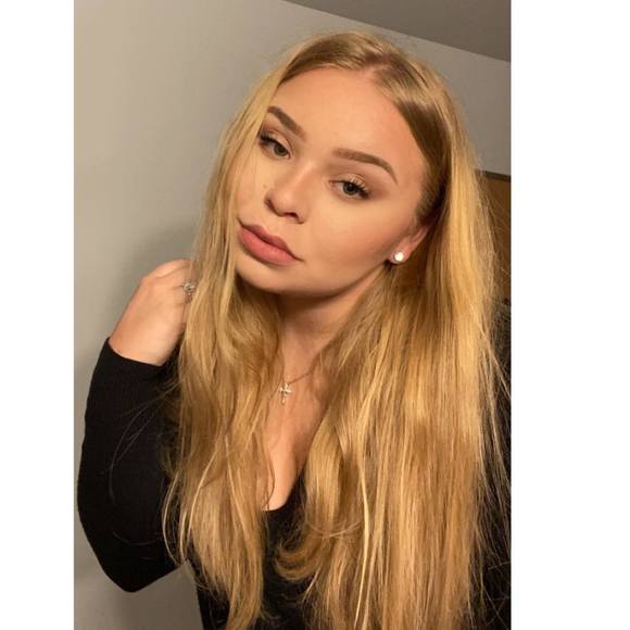 Profile Picture of Brianna Colvin (@b_colvin) on Poshmark