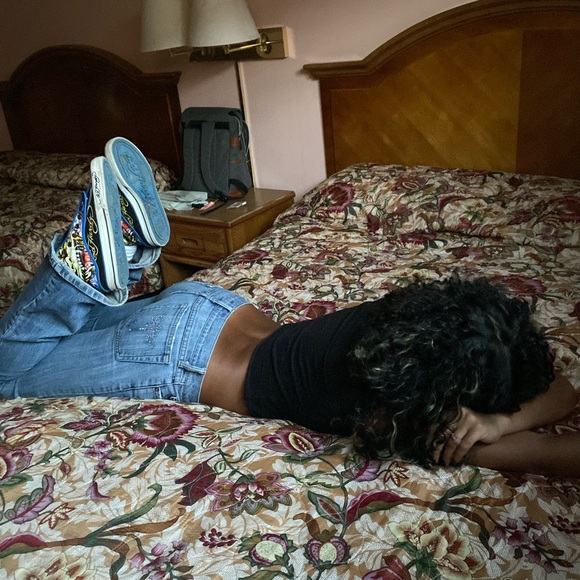 Profile Picture of Julia Bowman (@juliabowmn) on Poshmark