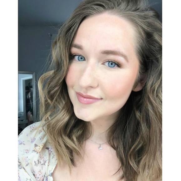Profile Picture of Madison Hanmann (@madi1098) on Poshmark