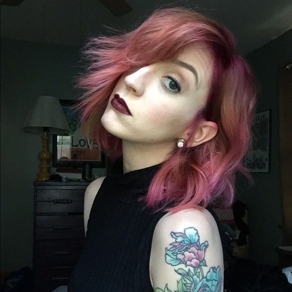 Profile Picture of Marlowe Frymire (@marlowewoods) on Poshmark