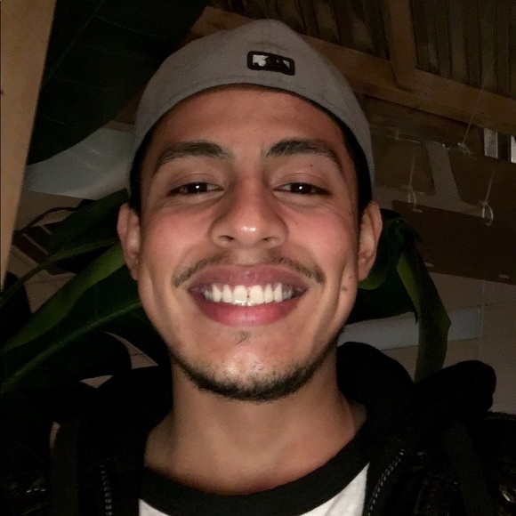 Profile Picture of Matthews Zapata (@yourstruely7) on Poshmark