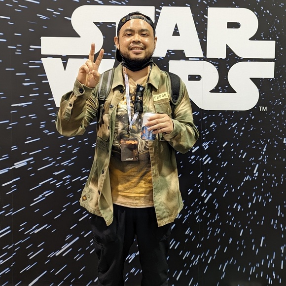 Profile Picture of Noel Cuevas (@jedi_robe) on Poshmark