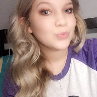 Profile Picture of Haley Powers (@itshaleythooo) on Twitter