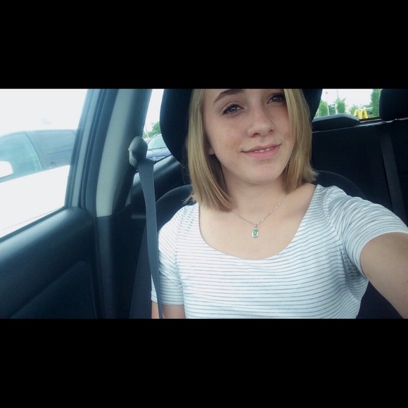 Profile Picture of Cece Kayser (@cechill) on Poshmark