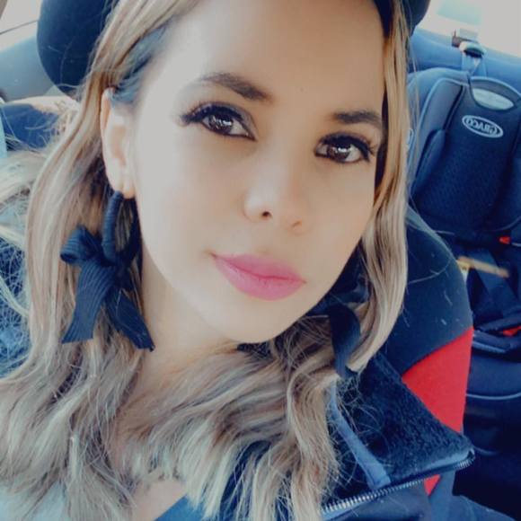 Profile Picture of Victoria Bonilla (@victoriaboni632) on Poshmark