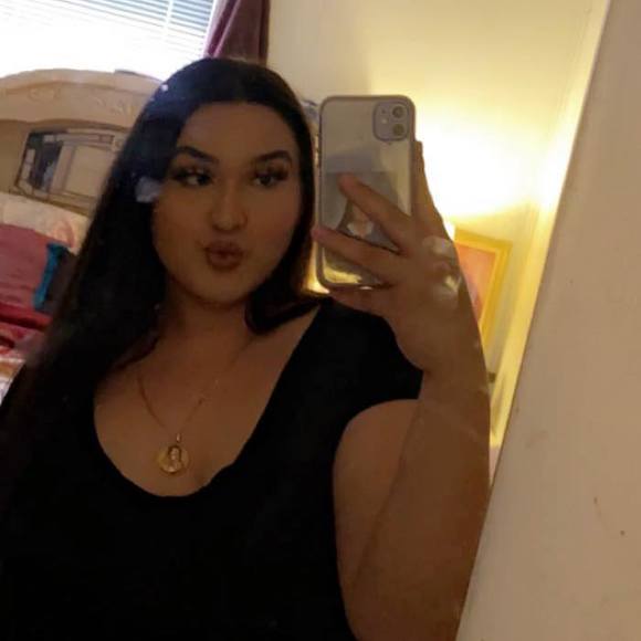 Profile Picture of Ruby Esparza (@shepretty13) on Poshmark