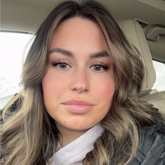 Jenna Calabrese - Poshmark Profile Picture of Jenna Calabrese (@jcalabrese18) on Poshmark