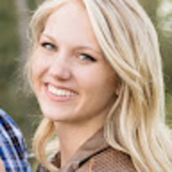 Mariah Pietig - Poshmark Profile Picture of Mariah Pietig (@mariahpietig6) on Poshmark