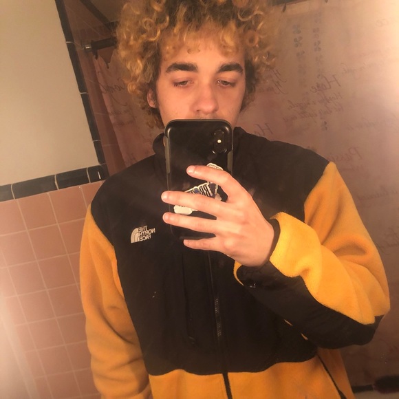 Profile Picture of Johnny Lemond (@jdlzzz) on Poshmark