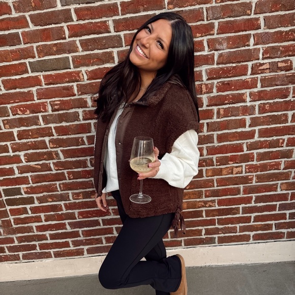 Profile Picture of Bella Ayala (@bellaayala) on Poshmark