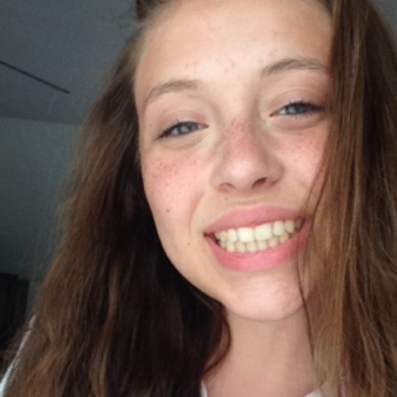 Profile Picture of Anna Endsley (@acendsley) on Poshmark