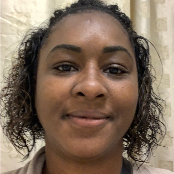 Profile Picture of Karen Domenech (@karalicea) on Poshmark