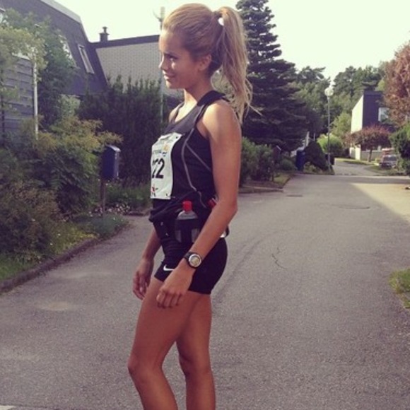 Profile Picture of Lena Nguyen (@ivoryglam) on Poshmark