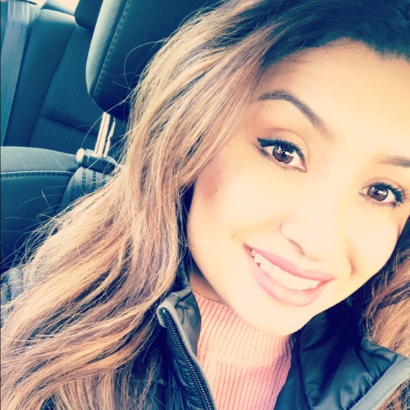 Profile Picture of Cindy Domingue (@myposhme) on Poshmark