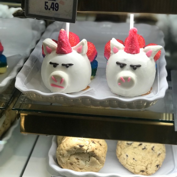 Profile Picture of Danielle Cicerone (@danibeth06) on Poshmark