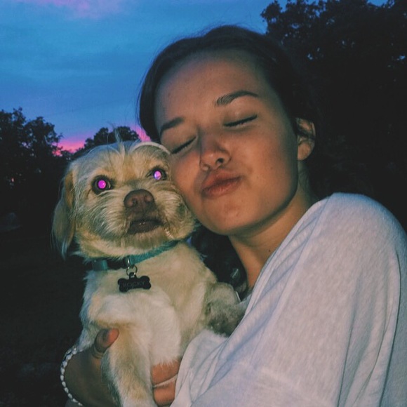 Profile Picture of Cassidy Bates (@cass_bates) on Poshmark