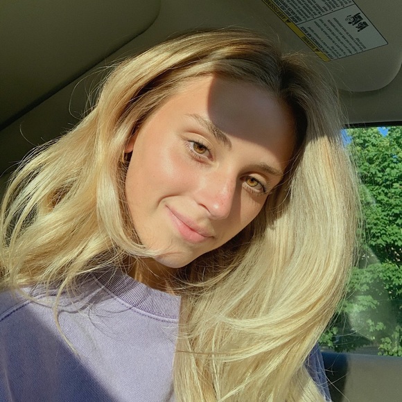 Profile Picture of Sarah Kogut (@s_kogut) on Poshmark