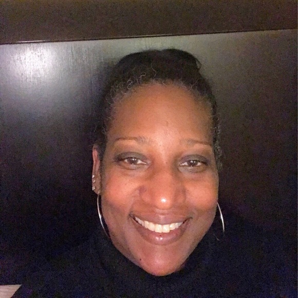 Profile Picture of Shann Tunks (@2alphas) on Poshmark