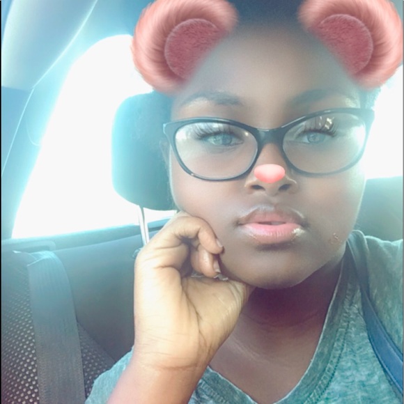 Profile Picture of Ashley Sparkmon (@ashley_sparkmon) on Poshmark