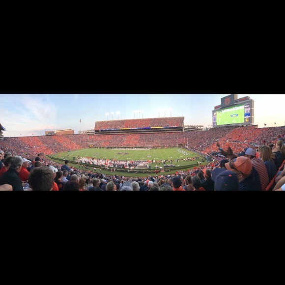 Profile Picture of Kim Mims (@cobernkim) on Poshmark