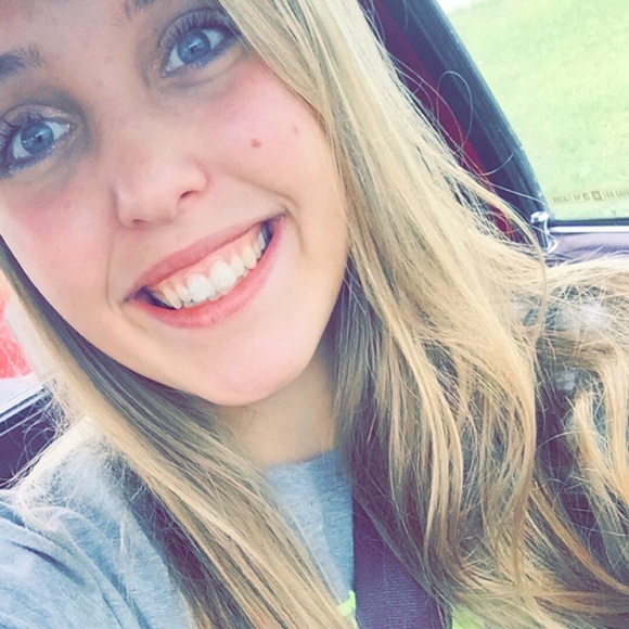 Profile Picture of Alexis Marx (@amarx17) on Poshmark