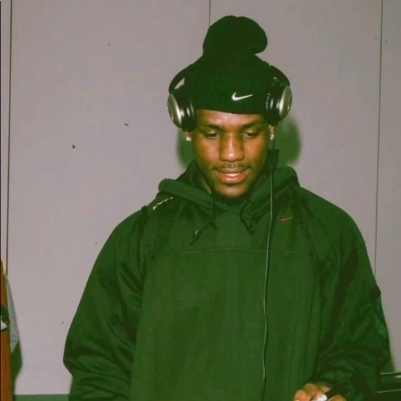 Profile Picture of Josh Schweyer (@sj0202) on Poshmark