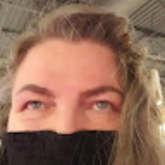 Profile Picture of Jolanta Yazdani (@yazdanijolanta) on Poshmark