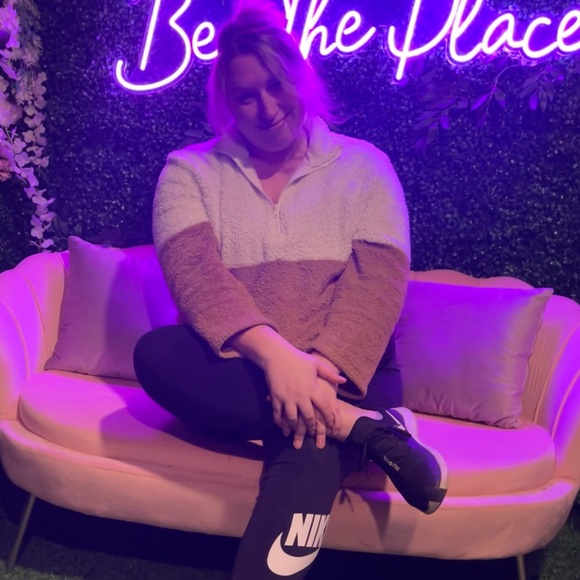 Profile Picture of Shaunna Troxel (@shaunna_troxel) on Poshmark