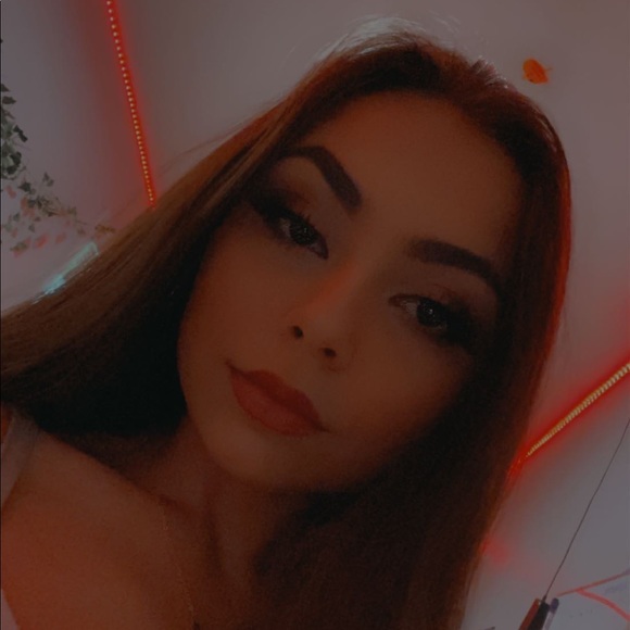 Profile Picture of Madison Bellaus (@maddy11778) on Poshmark