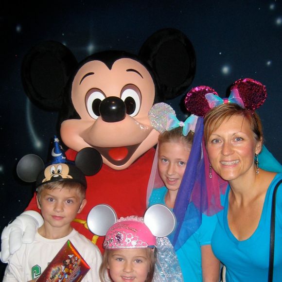 Profile Picture of Lorelie Haydt (@ljhaydt) on Poshmark