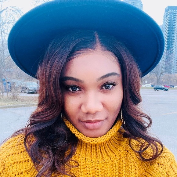 Profile Picture of Dana Daughma (@danadaughma) on Poshmark