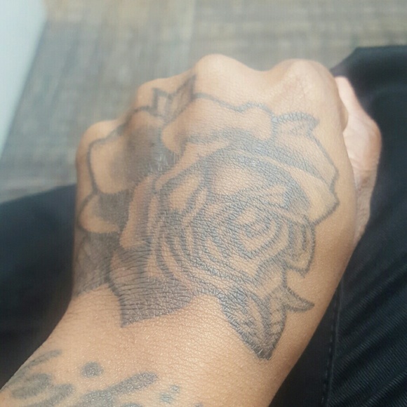 Profile Picture of Alex Arzu (@alexarzu) on Poshmark