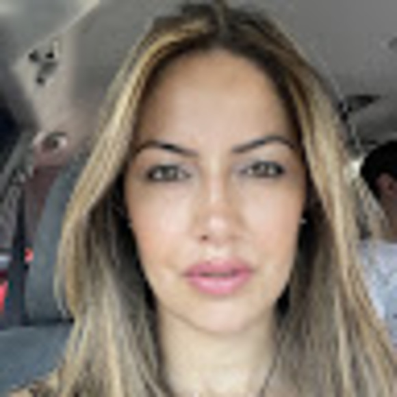 Profile Picture of Paulina Garay (@paulina_garay) on Poshmark