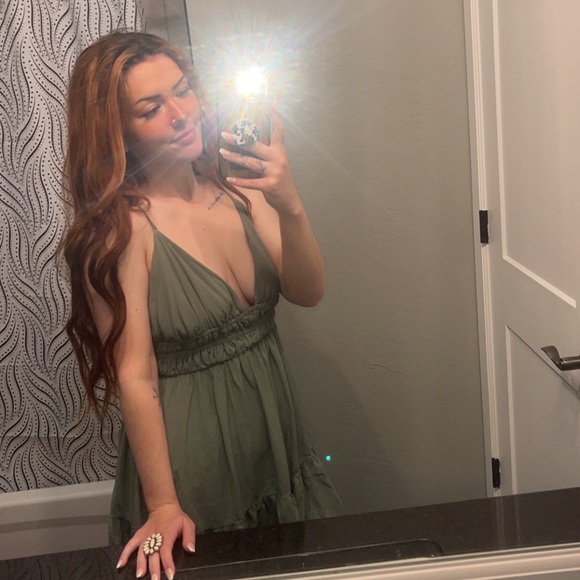 Profile Picture of Cassie Boyer (@cassieboyer00) on Poshmark