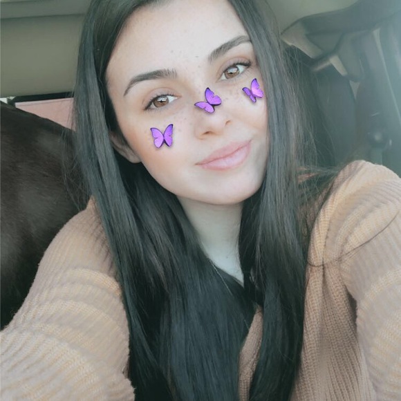 Profile Picture of Bailey Doyle (@baileydoyl) on Poshmark