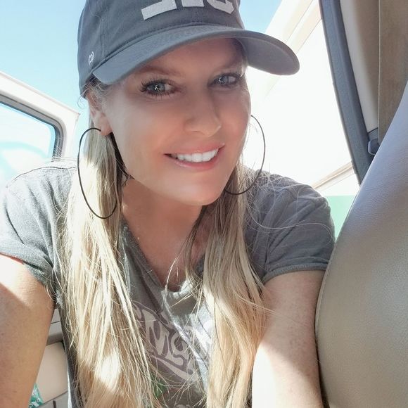 Profile Picture of Tori Williams (@bak2texas) on Poshmark