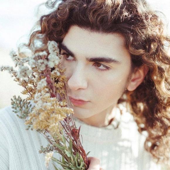 Carlo Capobianco - Poshmark Profile Picture of Carlo Capobianco (@carlocapobianco) on Poshmark